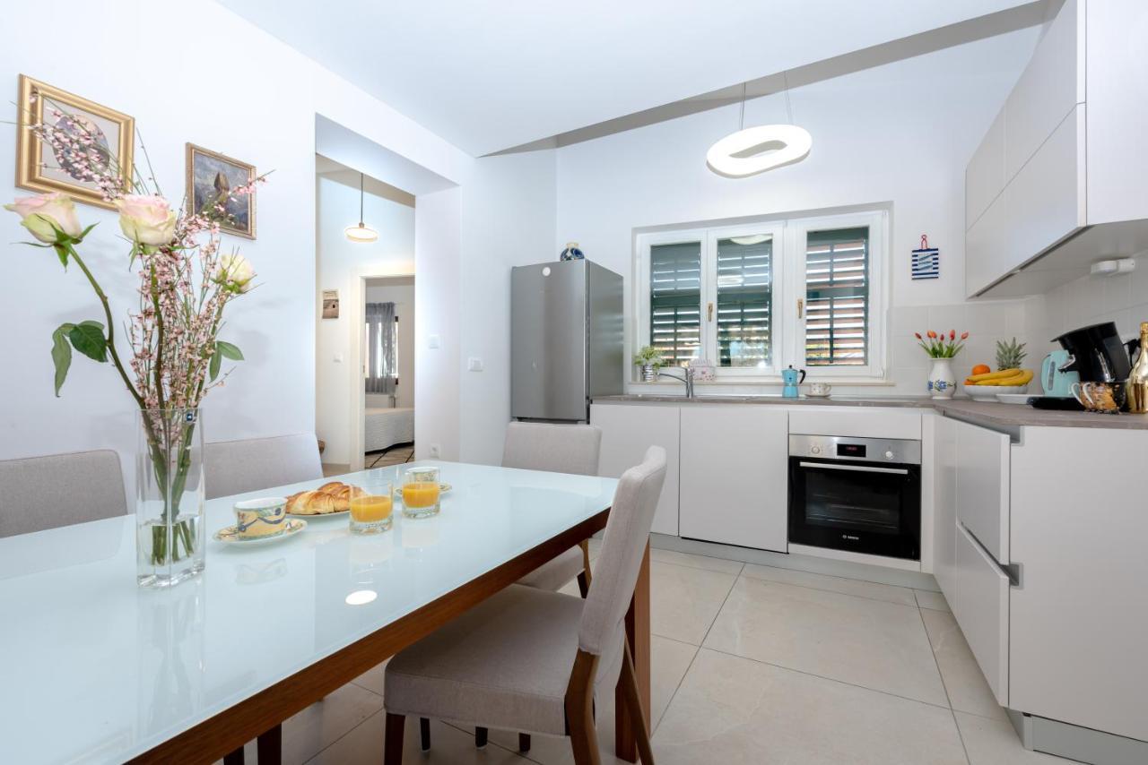 Apartment "Dida" With Free Private Parking Salona Kültér fotó
