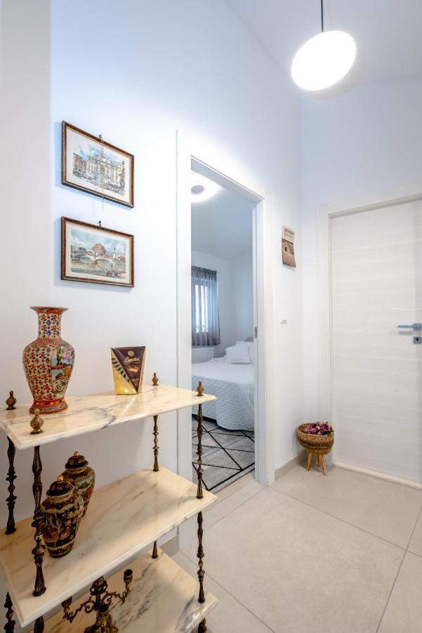 Apartment "Dida" With Free Private Parking Salona Kültér fotó